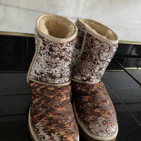 UGG Classic II Short Glitter Boots - Picture 7 of 10